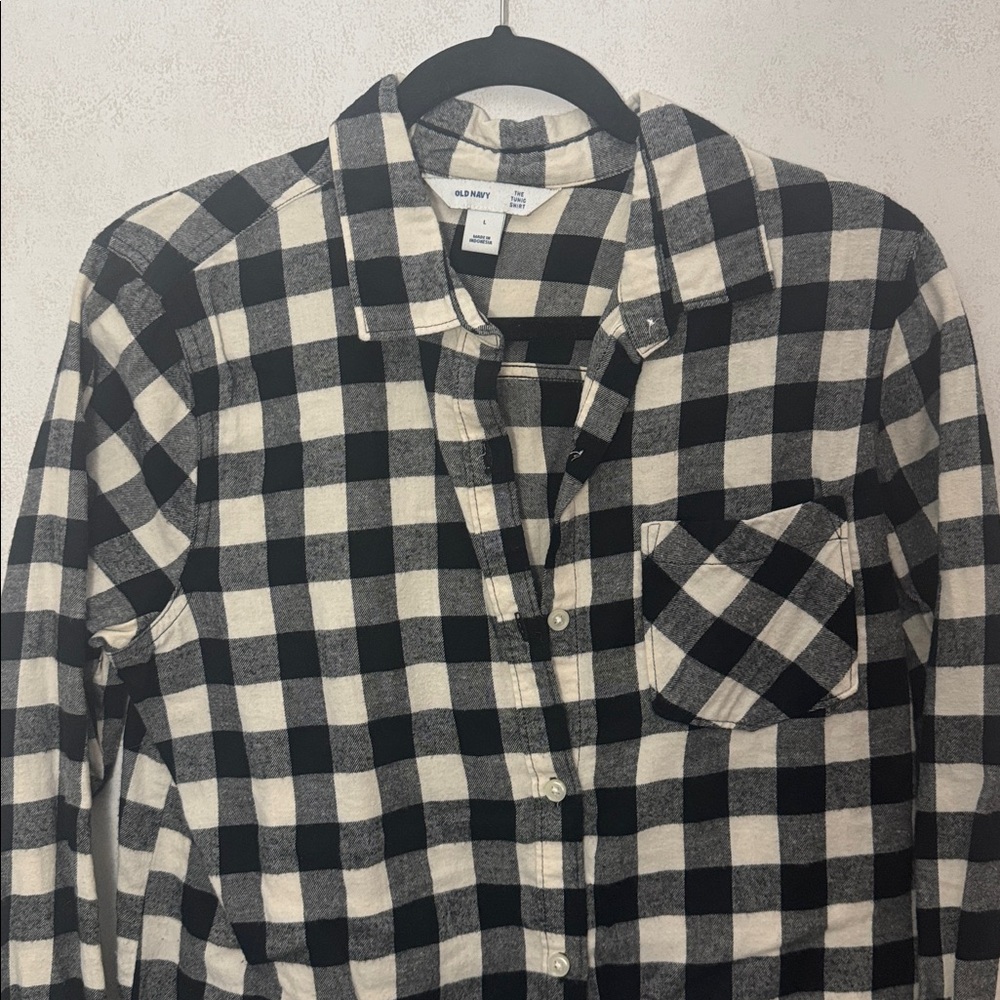 Old Navy Black and Cream Buffalo Plaid Tunic Shirt